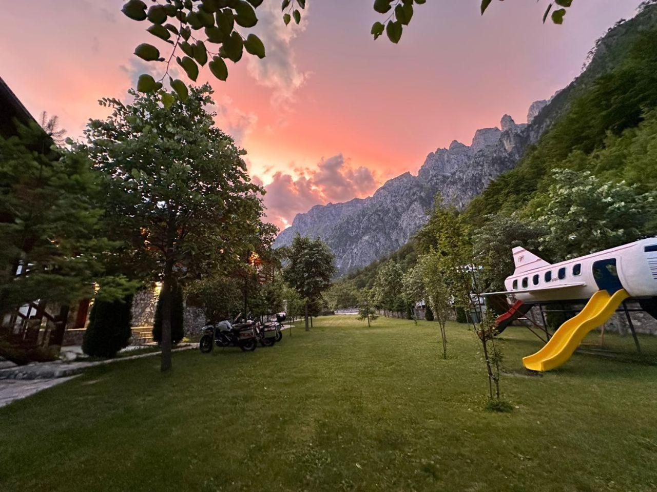 Valbona Relax Hotel ภายนอก รูปภาพ