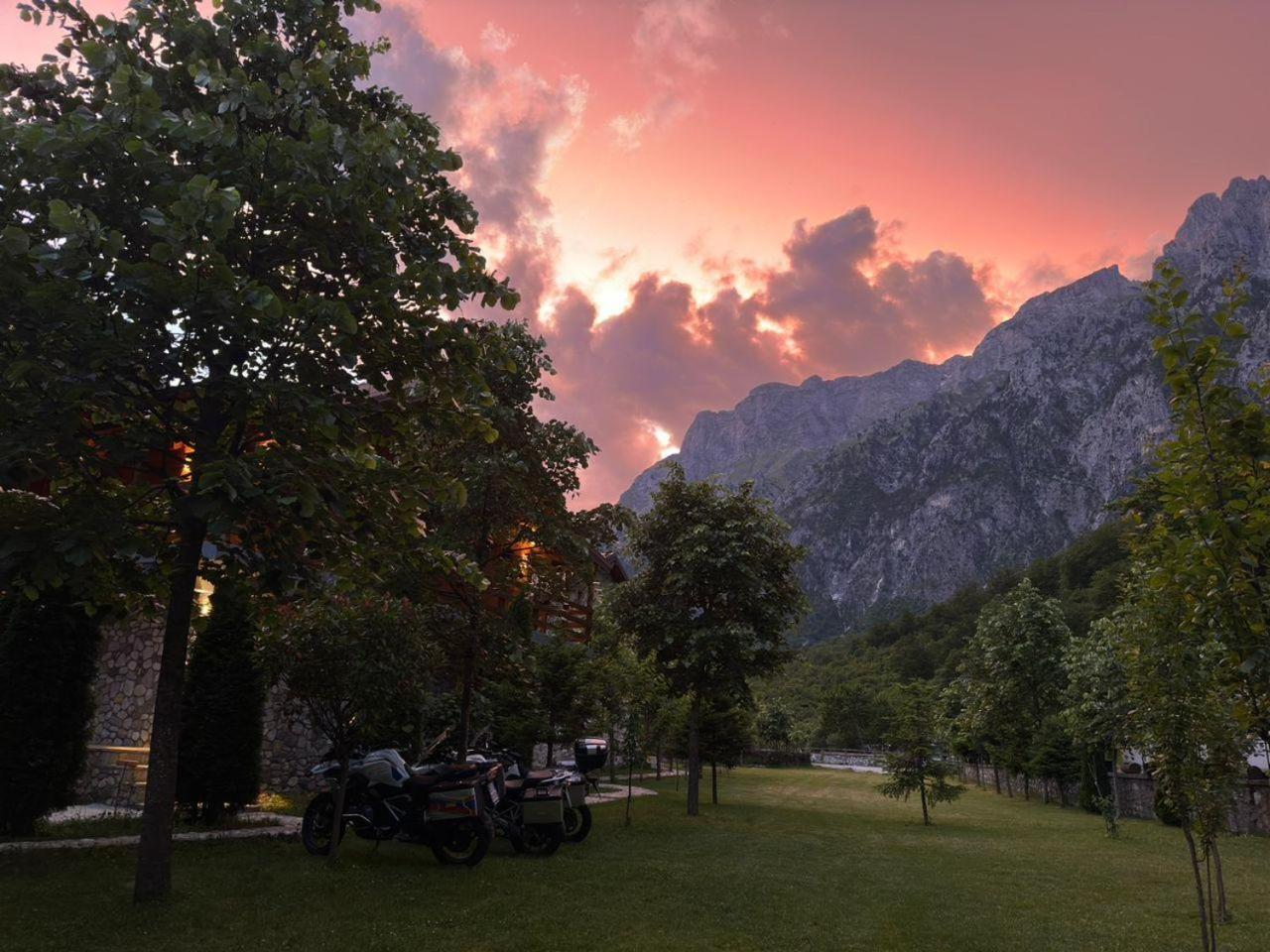 Valbona Relax Hotel ภายนอก รูปภาพ