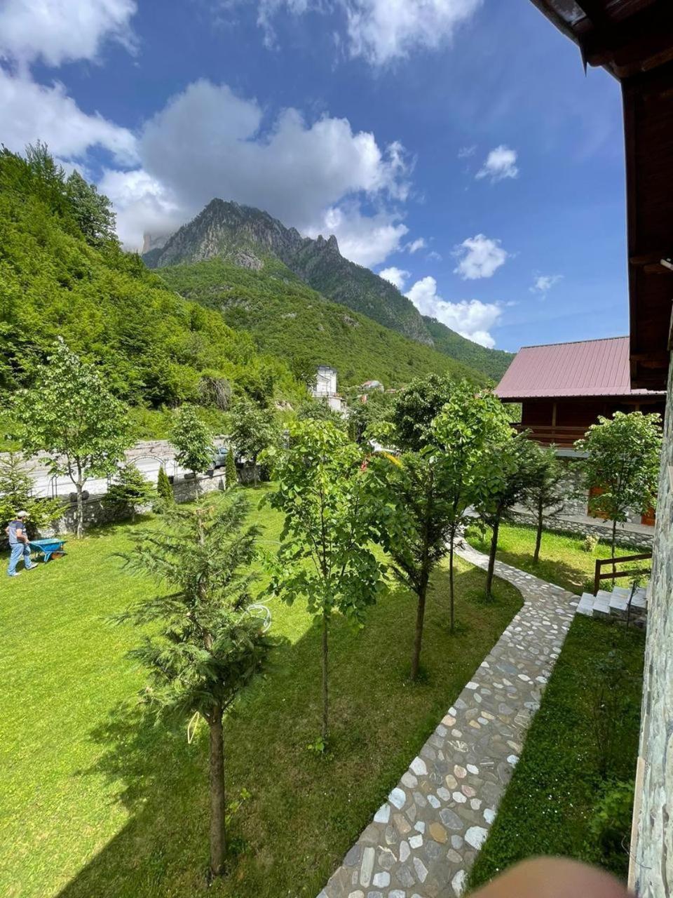 Valbona Relax Hotel ภายนอก รูปภาพ