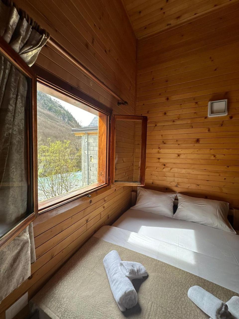 Valbona Relax Hotel ภายนอก รูปภาพ