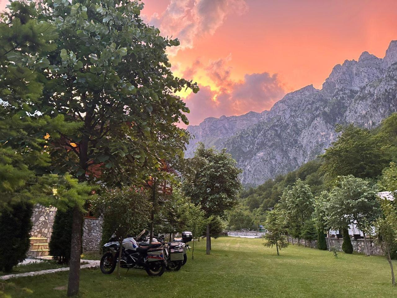Valbona Relax Hotel ภายนอก รูปภาพ