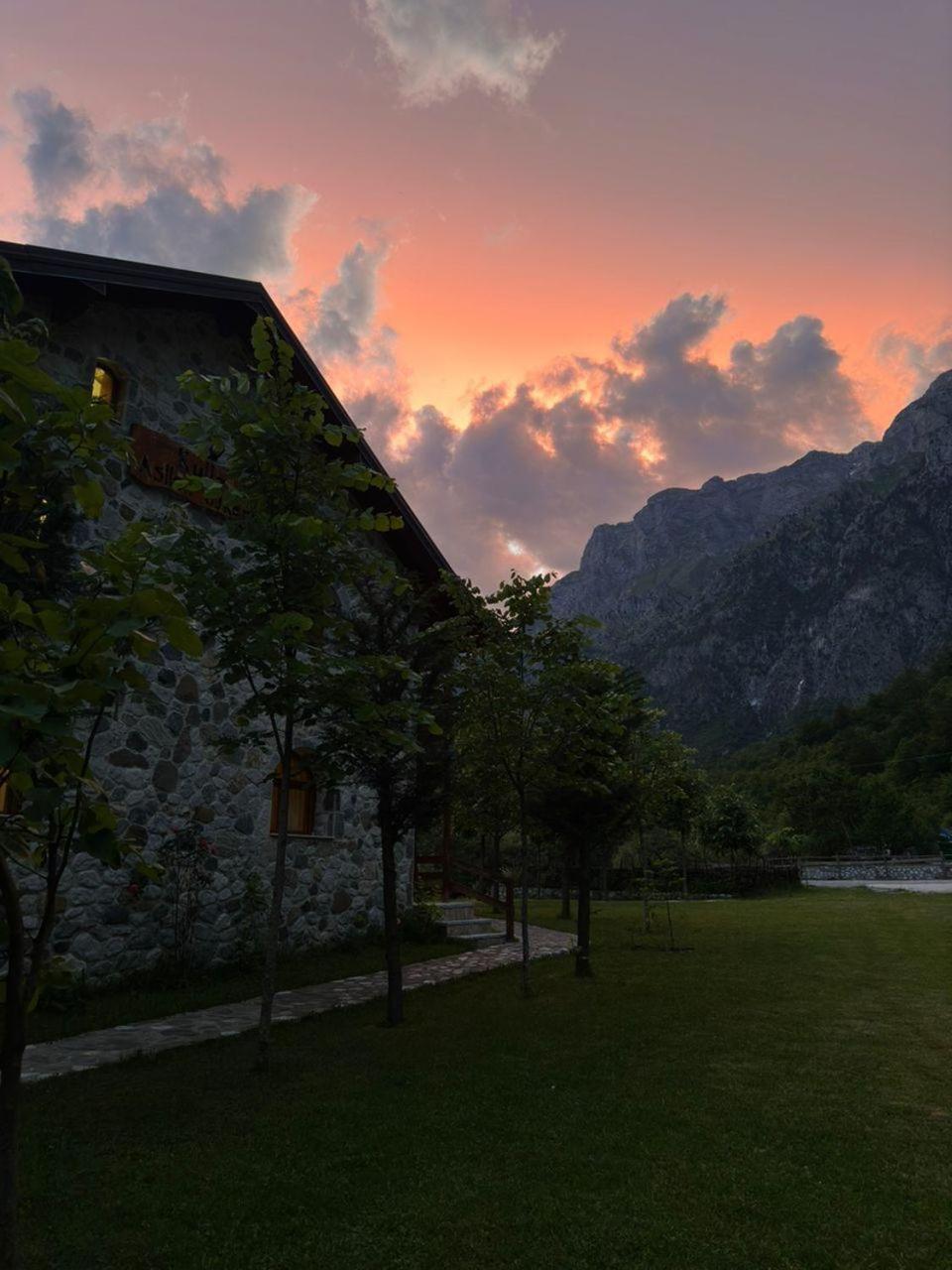 Valbona Relax Hotel ภายนอก รูปภาพ