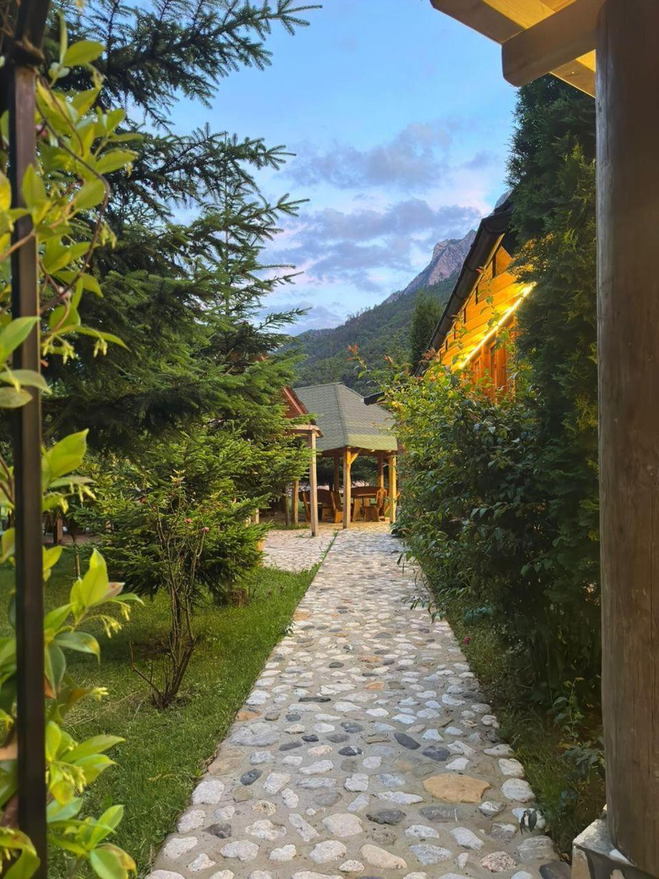 Valbona Relax Hotel ภายนอก รูปภาพ