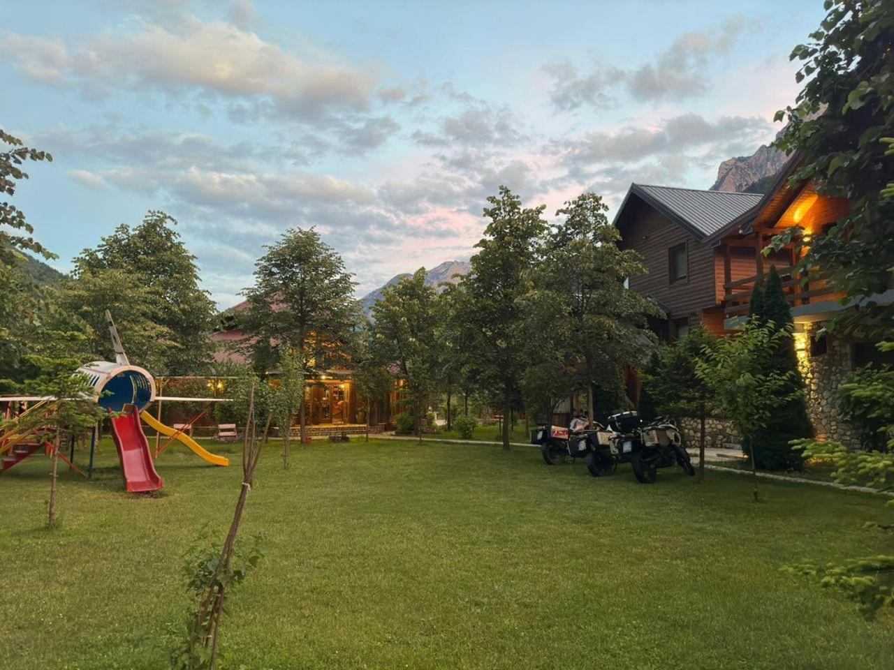 Valbona Relax Hotel ภายนอก รูปภาพ