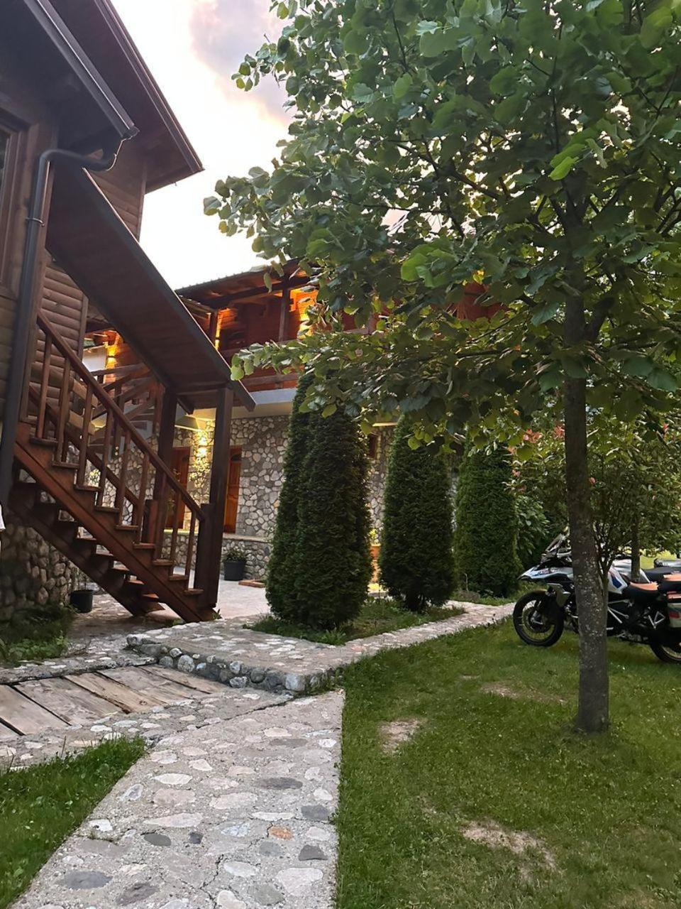 Valbona Relax Hotel ภายนอก รูปภาพ